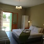 Kallisti Seaside Skopelos Apartment *